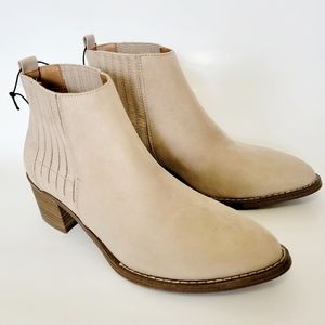 women's briar block heeled ankle bootie